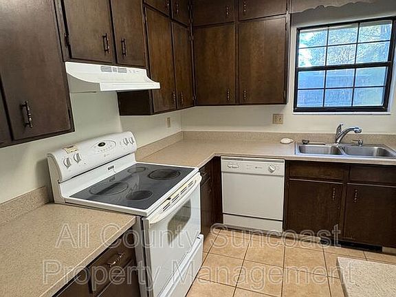 4th image of 3233 Baldwin Dr W