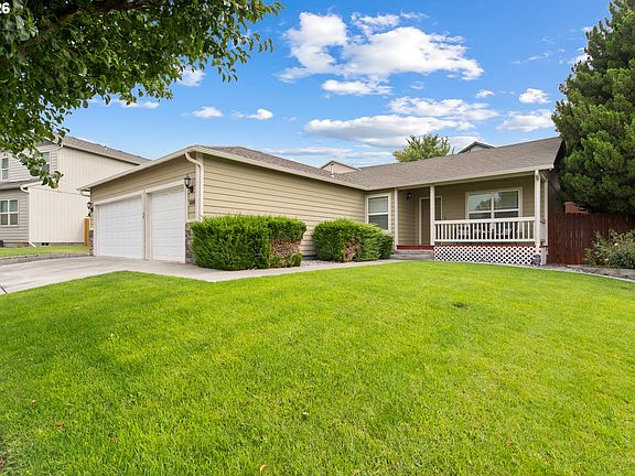 3rd image of 2216 NW Eucalyptus Dr