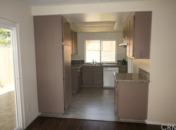 3rd image of 514 W Elm St