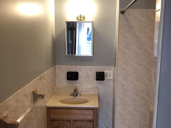 5th image of 107 Gold St #15813279