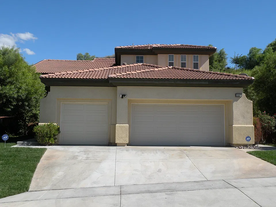 2471 Menlo Ave