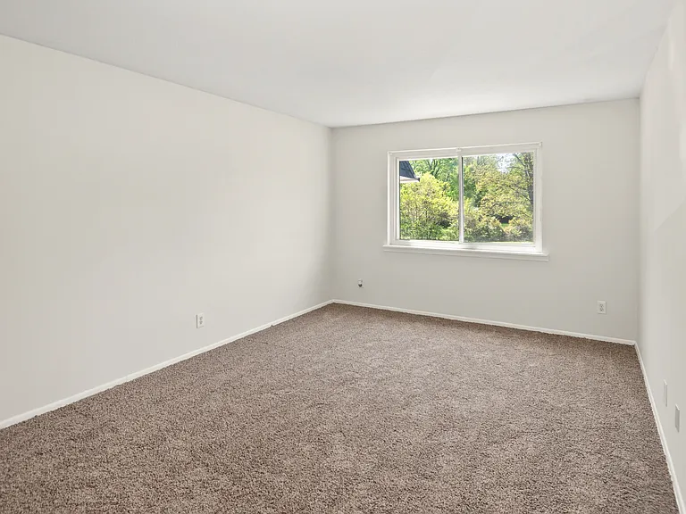 Iroquois Green — Photo 31