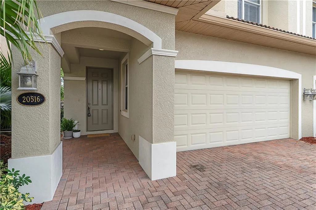 3 bed, 2.5 bath, 2282 sqft, $6,000 — Photo 3