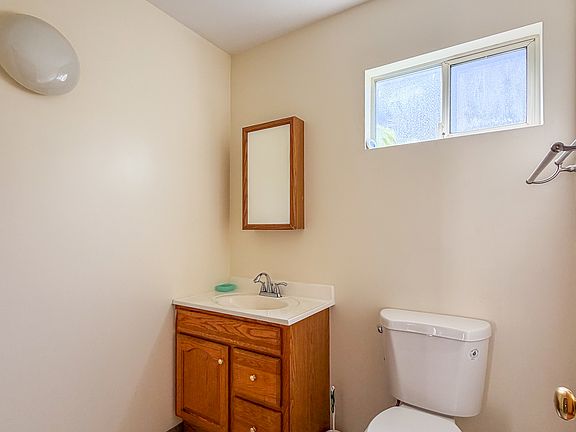 4th image of 2140B Stuart St #B