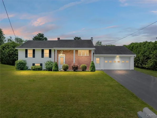 9356 Cosmo Ct, Sauquoit, NY 13456