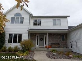 4224 S Rivershore Dr, Moorhead, MN 56560