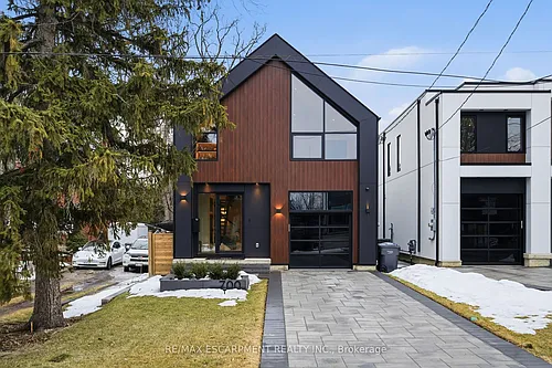 700 Montbeck Cres Photo 1