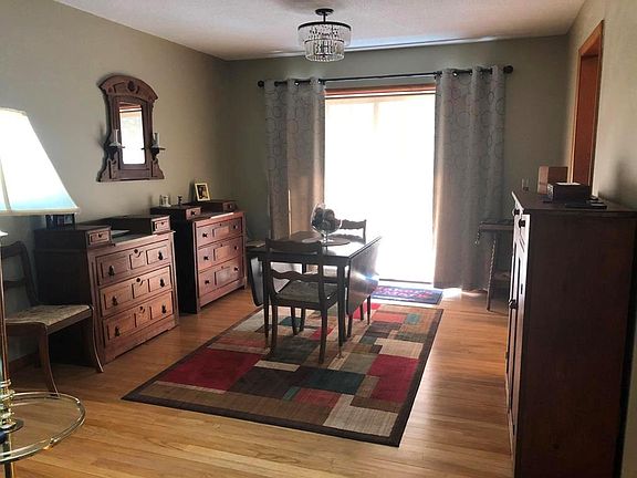 5th image of 414 Town And Country Ln