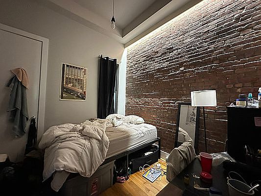 3rd image of 667 Evergreen Ave #5