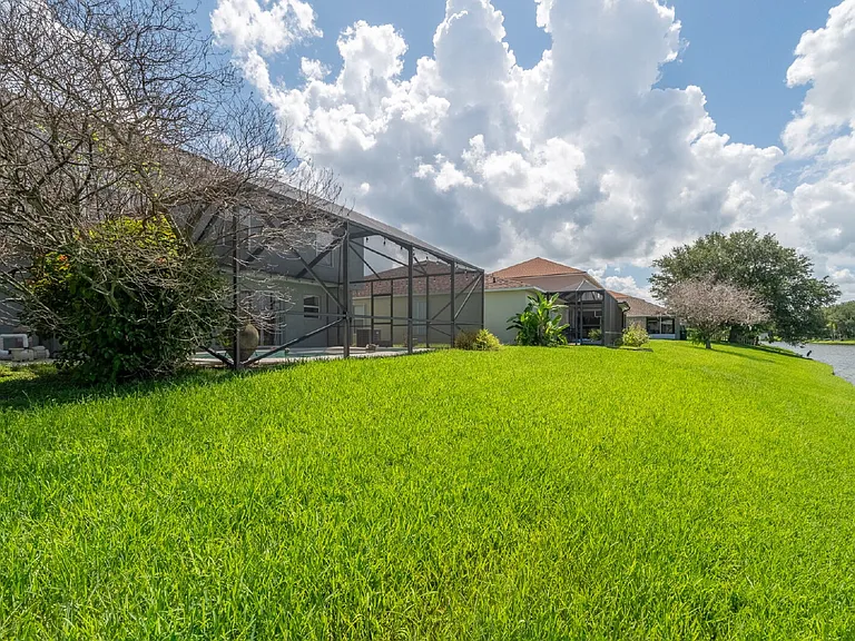 2081 Brookshire Cir — Photo 43