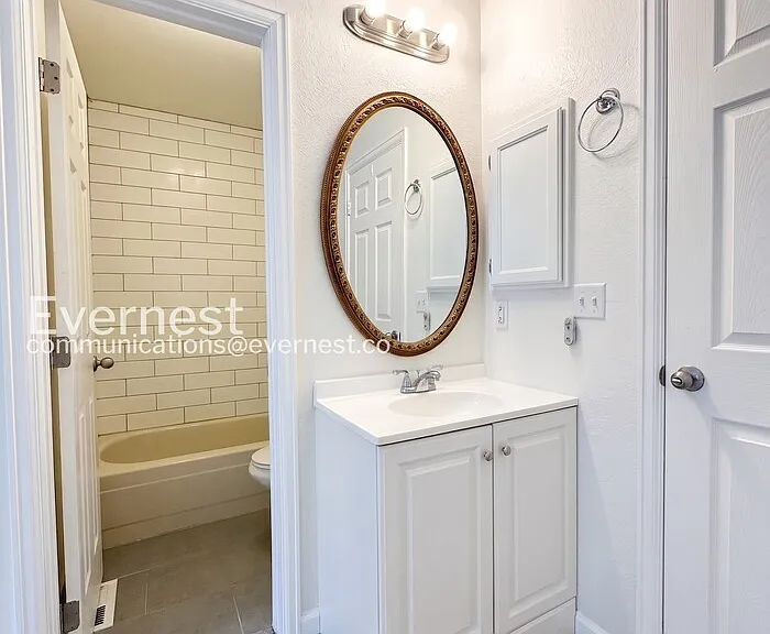 2701 E Nichols Cir — Photo 16