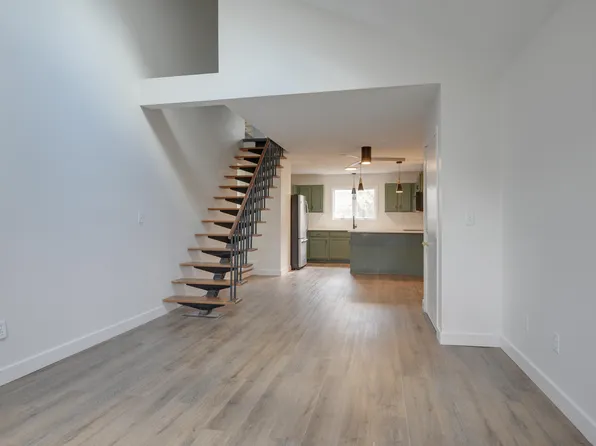 2042 Pathways Dr, Saint Paul, MN 55119