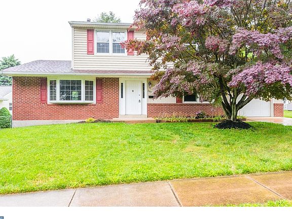 2nd image of 2847 E Oakland Dr