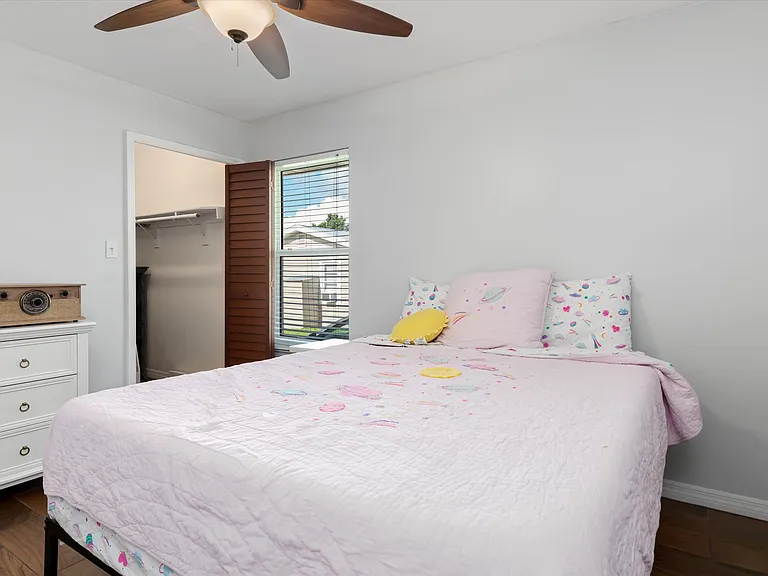 225 W McKenzie St — Photo 23
