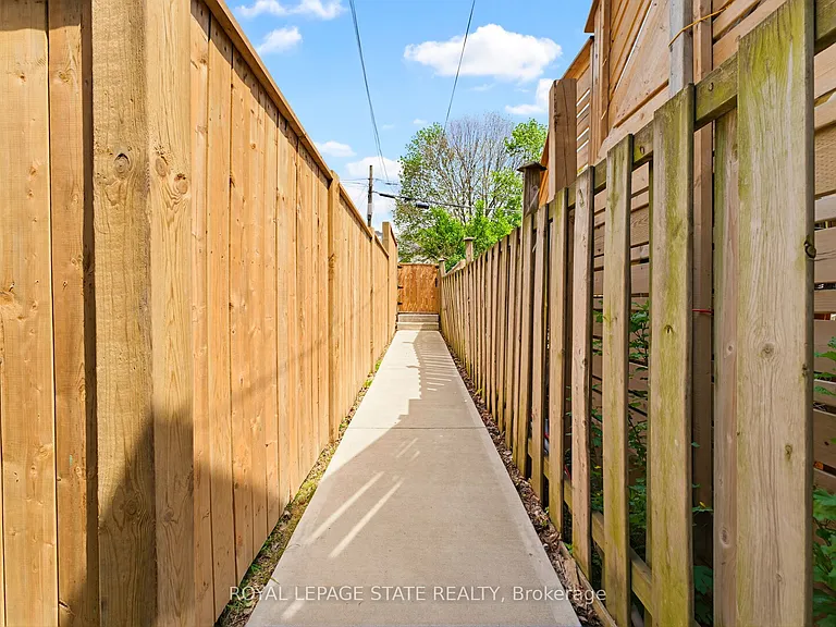 25 Strathcona Ave S #1 — Photo 18