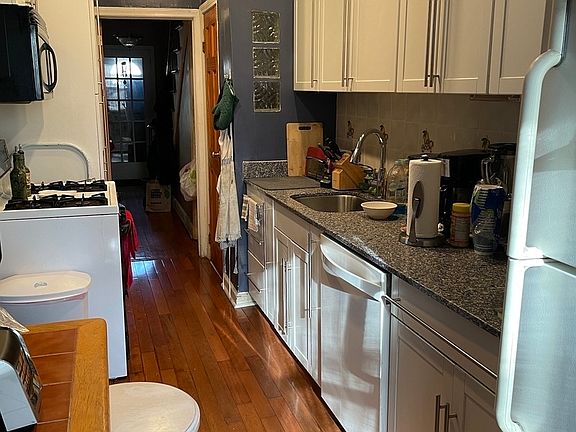 4th image of 939 Wheeler Ave