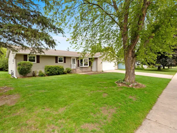 521 Crestview Dr, Seymour, WI 54165