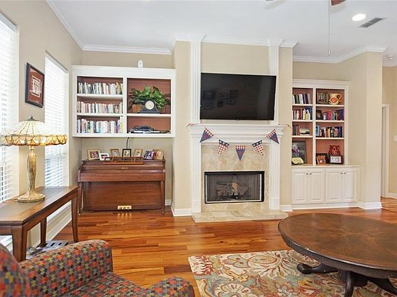 4th image of 610 W Heritage Dr