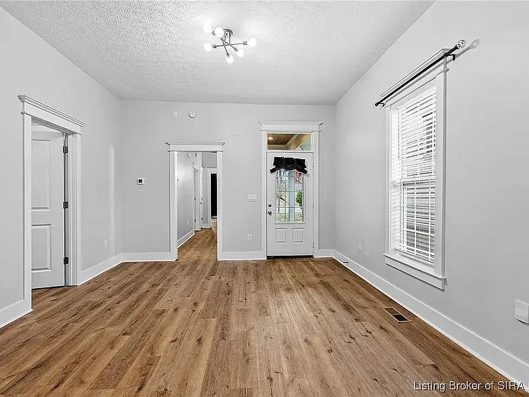 1744 Ekin Ave — Photo 5