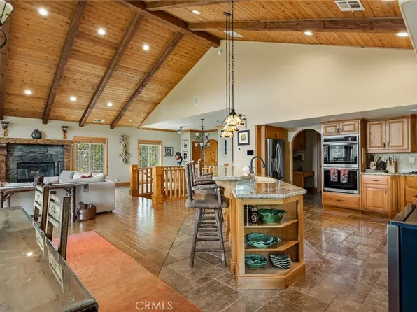 865 Marin Ln, Lake Arrowhead, CA 92352