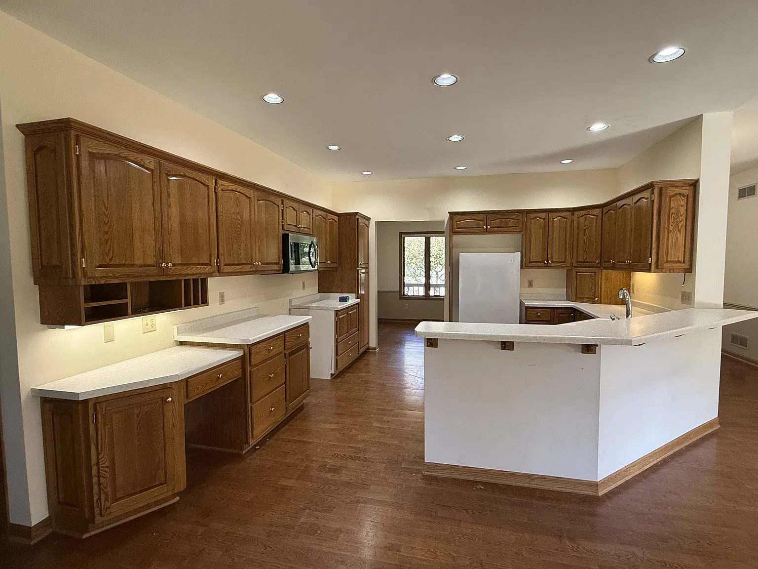 4 bed, 4322 sqft, $4,000 — Photo 4
