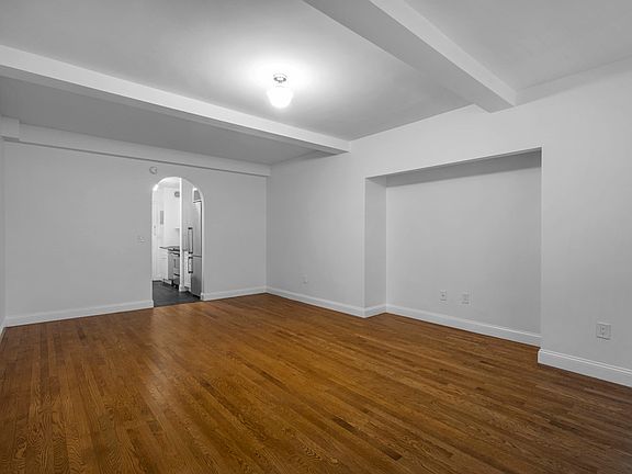 4th image of 307 E 44th St APT 220