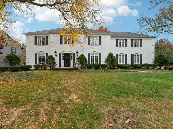 1355 Prince Charles Ave, Westlake, OH 44145