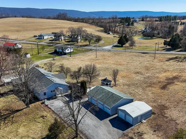 55 Calvin Unger Ln, Berkeley Springs, WV 25411
