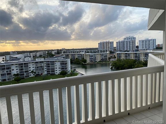 3rd image of 1000 W Island Blvd APT 1011