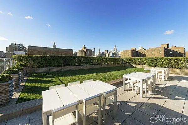 Sold by Prime Manhattan | media 9