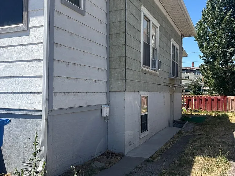 618 W Clark St — Photo 2