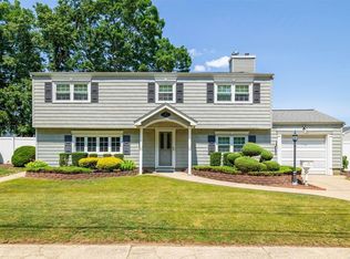 59 Oakrest Ln, Babylon, NY 11702