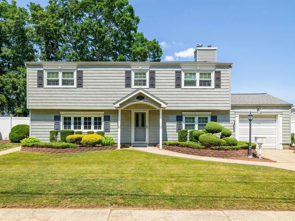 59 Oakrest Lane, Babylon, NY 11702
