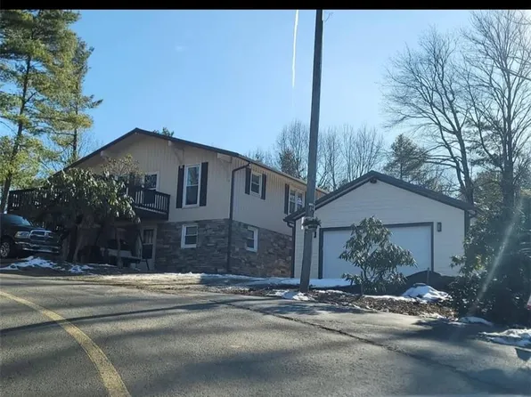 81 Pine Tree Dr, Roaring Gap, NC 28668