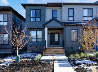 32 W Silverton Glen Grn SW, Calgary, AB T2X 5B8
