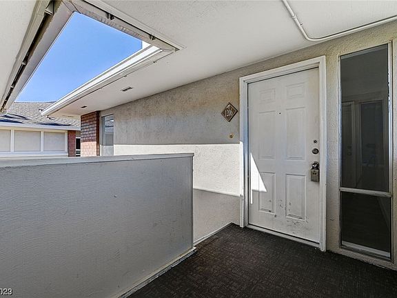 5th image of 737 Oakmont Ave Unit 1206