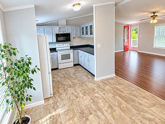 3rd image of 863 Durand Rd