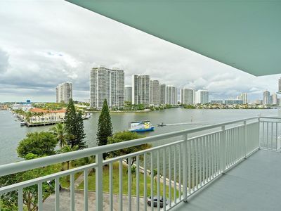 301 174th St APT 720, Sunny Isles Beach, FL, 33160