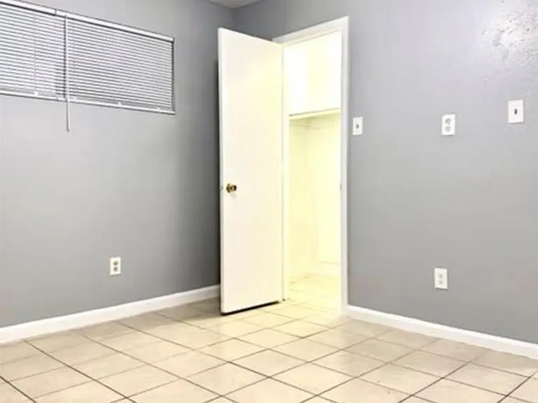 6918 Hirsch Rd #6916 — Photo 3