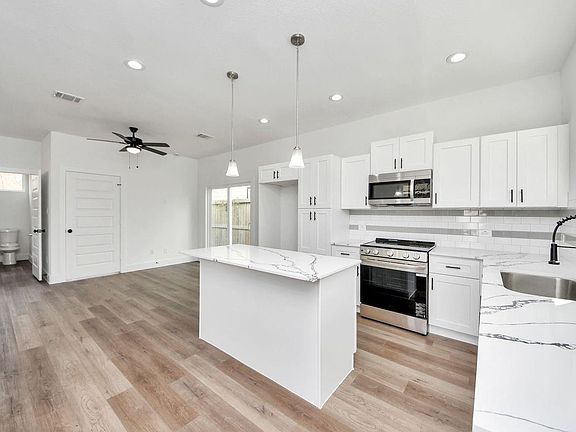 4th image of 6616 Apollo St