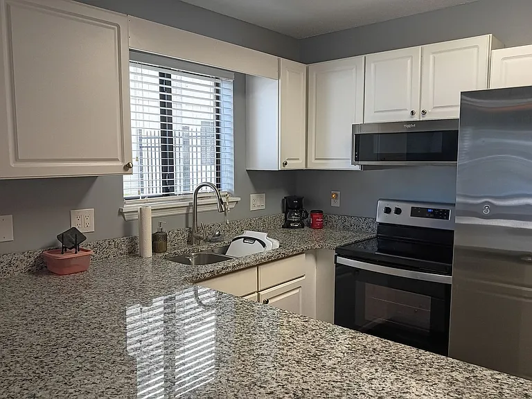 1870 Auburn Ln #20-A — Photo 9
