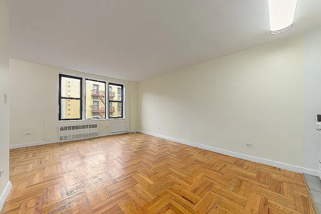 1 Bogardus Place — Photo 1