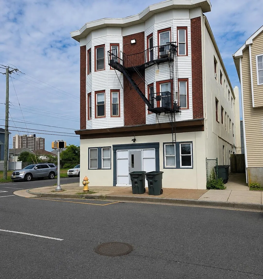 1 bed, 1.0 bath, $1,600 — Photo 1