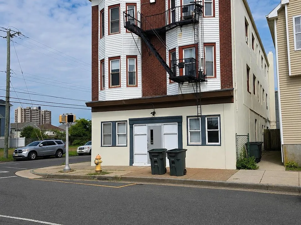 633 Arctic Ave