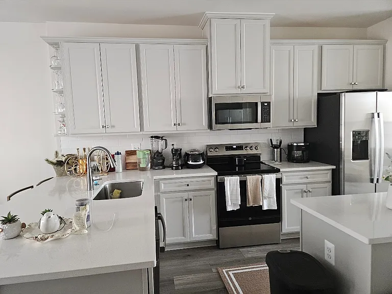 722 Watts St — Photo 8
