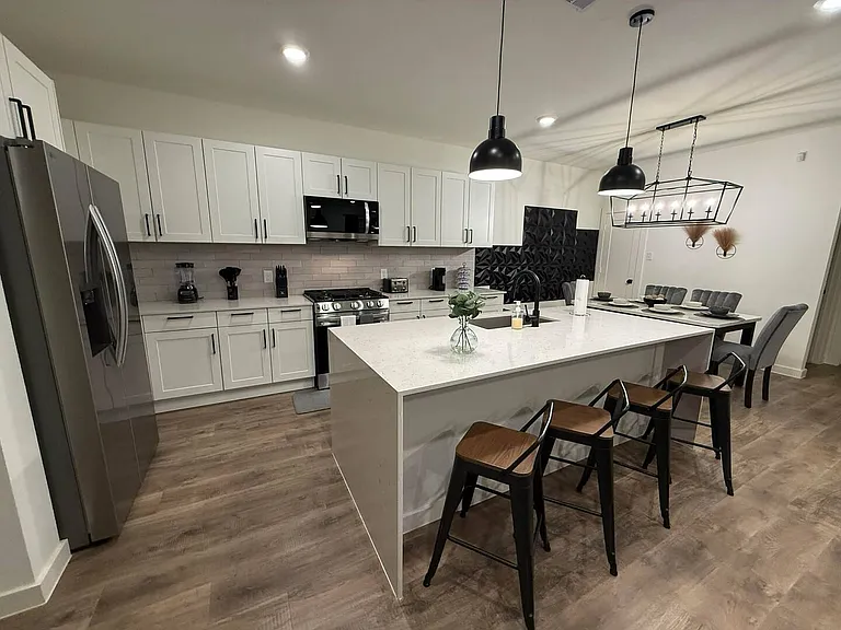 Full kitchen