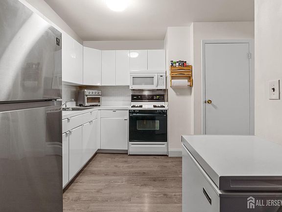 5th image of 735 Cricket Ln