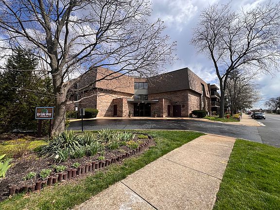 2nd image of 907 S Williams St APT 305