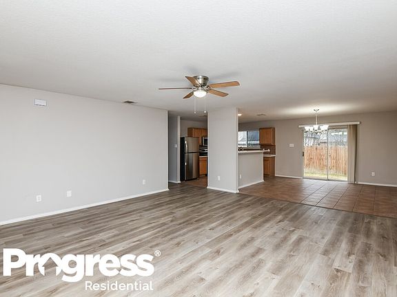 4th image of 4829 Trail Hollow Dr
