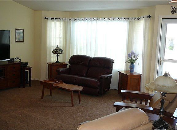 4th image of 527 W Woodbury Dr